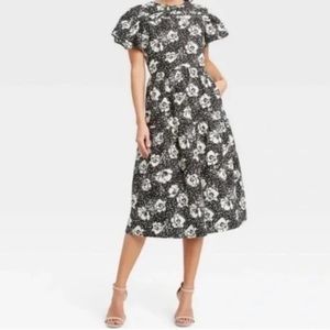 Who What Wear | Black Floral Flutter Sleeve Midi Dress Size Medium